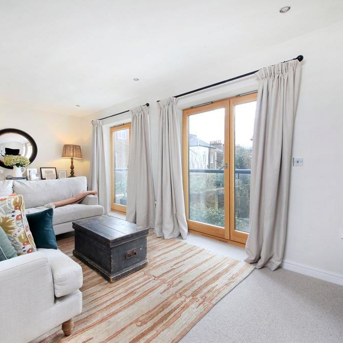 3 bedroom semi-detached house to rent - Photo 1