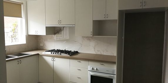 Modern 2 Bedroom Unit - Quiet Area - Photo 2