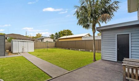 SPACIOUS FAMILY LIVING IN ONE OF GREYSTANES' MOST DESIRABLE STREETS - Photo 4
