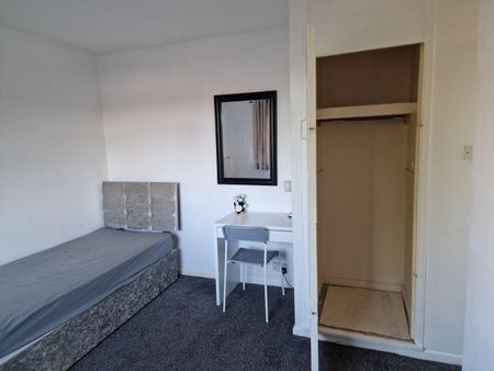 2 Bed Semi-Detached House, Belle Isle Road, LS10 - Photo 5