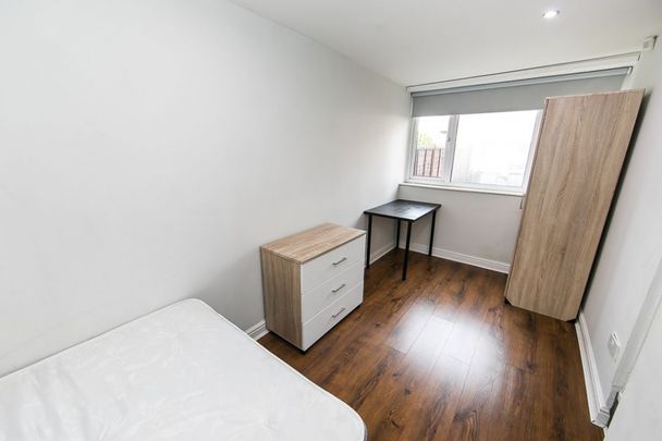 Ash Gardens, Headingley, Leeds - Photo 1