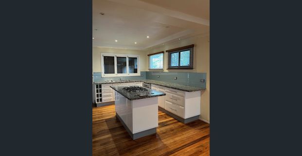 Executive Residence in a Prime Location – Wishart State High and Mansfield State High Catchment! - Photo 1