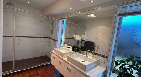 Safe, Sunny & Spacious Family Home - Photo 5