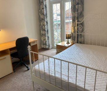 6 Bed Student Accommodation - Photo 4