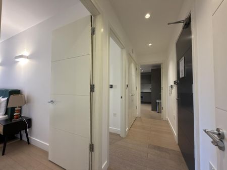 2 bedroom flat to rent - Photo 2