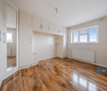 4 bedroom semi-detached house to rent - Photo 6