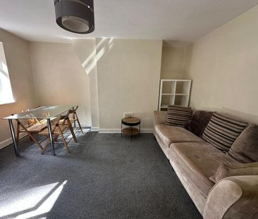 1 bedroom in a house share to rent - Photo 2