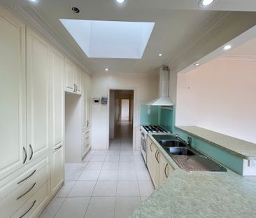4 Bedroom Home with Extra Parking - 6 Month Lease to start - Photo 4