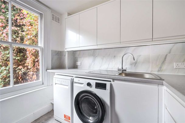 A beautifully furnished one bedroom apartment in the City centre. - Photo 1