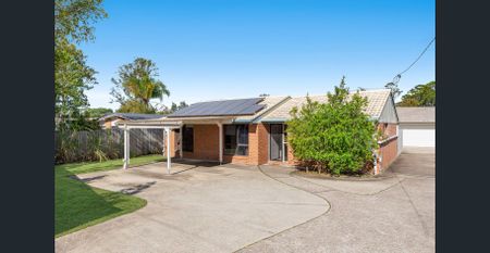 Air-Conditioned 3 Bedroom Home in a Prime Birkdale Location - Photo 4