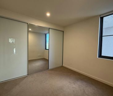 MODERN TWO BEDROOM APARTMENT - Photo 5