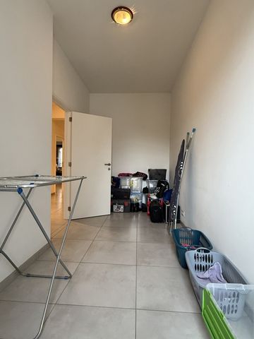 Instapklaar appartement (2 slk) met terras in centrum-Willebroek - Photo 3