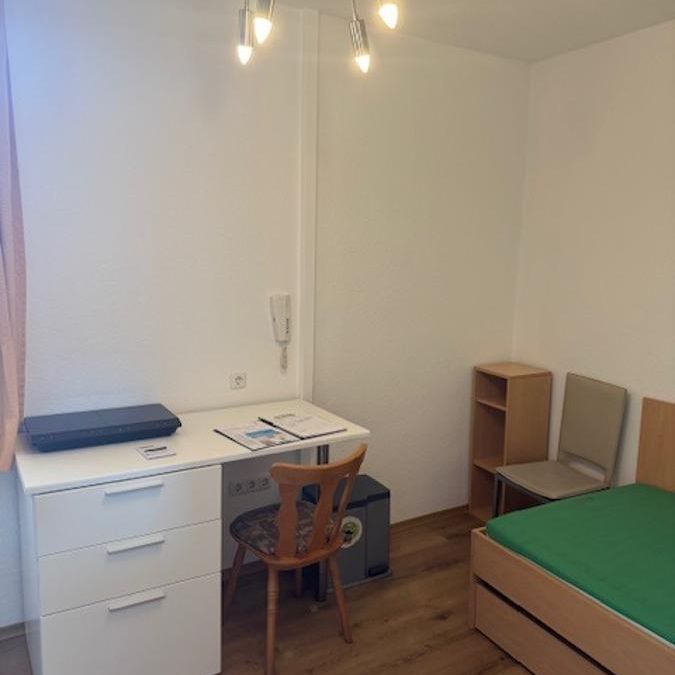 Möbliertes 1 Zimmer Apartment in der Altstadt von Bad Kissingen zu vermieten. - Photo 1