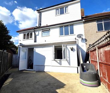 5 bedroom semi-detached house to rent - Photo 2