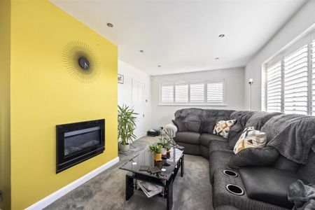 4 bedroom detached house to rent - Photo 2