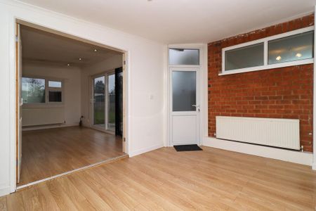 3 bedroom semi-detached house to rent - Photo 5