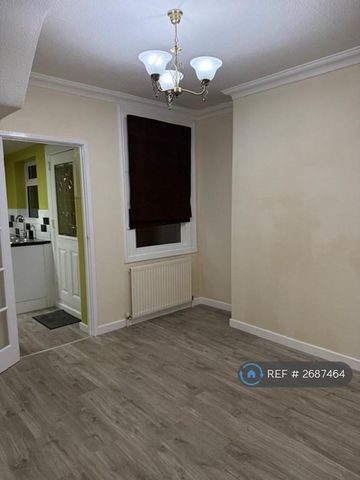 3 bedroom terraced house to rent - Photo 3