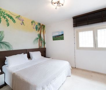 Detached Villa · Marbella - Photo 1