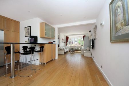 4 bedroom end of terrace house to rent - Photo 3