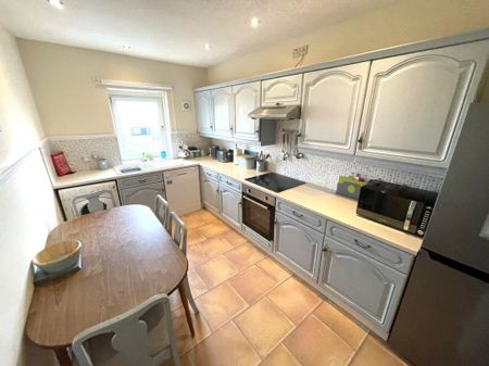 2 bedroom flat to rent - Photo 5