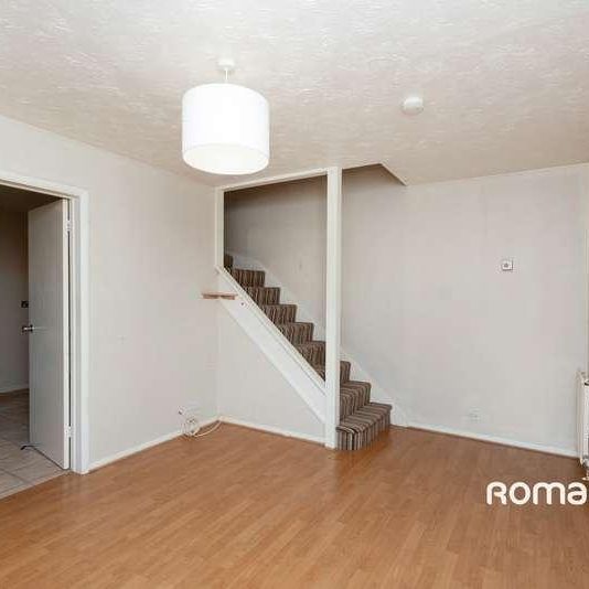 Fallowfield, Yateley, Hampshire, GU46 - Photo 1