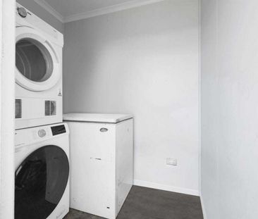 FAMILY HOME WITH POWERED DOUBLE BAY SHED - Photo 6