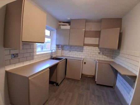 3 bedroom terraced house to rent - Photo 5