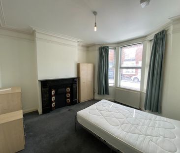 5 bedroom semi-detached house to rent - Photo 3