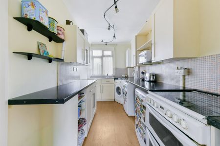 Green Lane, Morden, SM4 - Photo 2