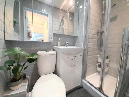 2 bedroom semi-detached house to rent - Photo 5