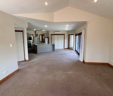 EXCLUSIVE AND EXECUTIVE IN HAVELOCK NORTH - Photo 5