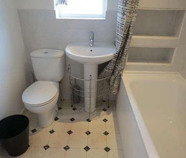 Bedroom Flat In Moordown, BH9 - Photo 2