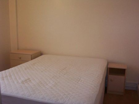 3 bedroom apartment to rent - Photo 3