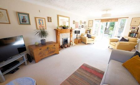 4 bedroom semi-detached house to rent - Photo 2