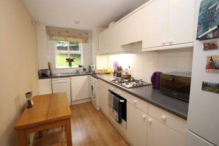 2 bed Flat for rent - Photo 2