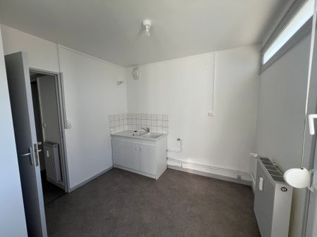 Location - Appartement T2 - 37 m² - Grand-Charmont - Photo 3