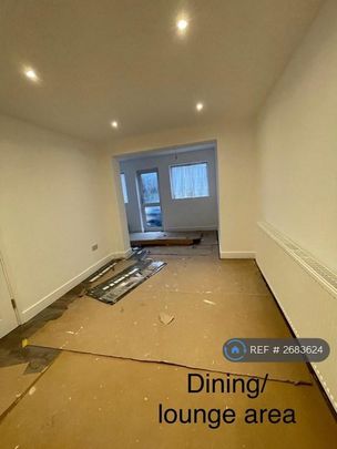 4 bedroom end of terrace house to rent - Photo 1