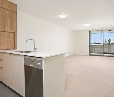 Stunning 1 Bedroom 1 Bathroom Apartment, adjacent all the amenity a... - Photo 4