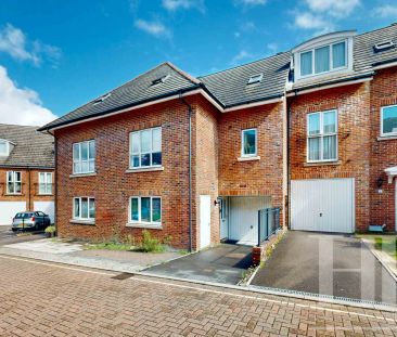 Victoria Mews, Crawley, RH11 - Photo 5