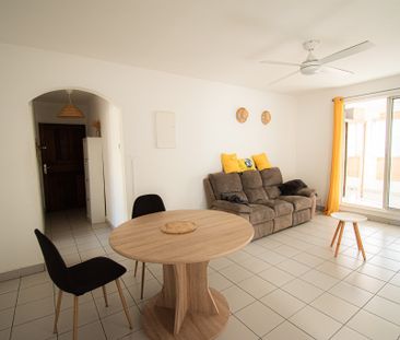 Location Appartement 4 pièces 82m² ST DENIS 97400 - Photo 2