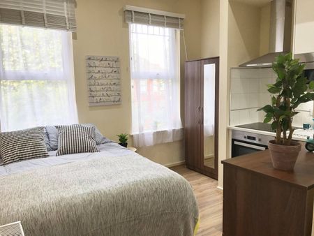 Studio Flat, Willesden Green, NW2 - Photo 3