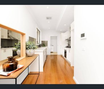 2/151 Wattle Valley Road, Camberwell VIC 3124 - Townhouse For Rent ... - Photo 6