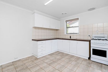 Comfortable Family Living - Photo 5