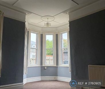 2 bedroom end of terrace house to rent - Photo 3