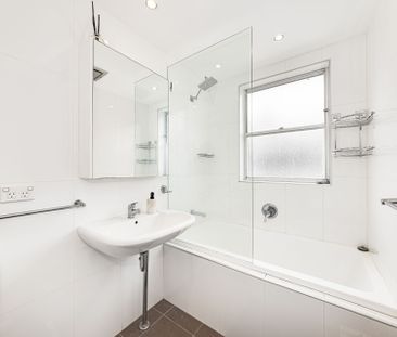 Peaceful apartment in the heart of Mosman - Photo 2