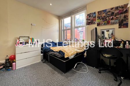 5 Bedroom Mid Terraced House for rent in Headingley Mount - Photo 3