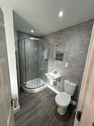 16 Kirkstone Drive- brand new refurb + 40 week contract!Loughborough - Photo 5