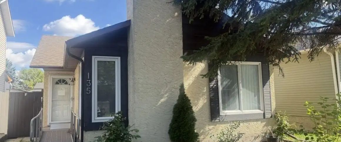 Beautiful home in McKenzie Lake! LAKE ACCESS INCLUDED — 4 Bedrooms House - Photo 1