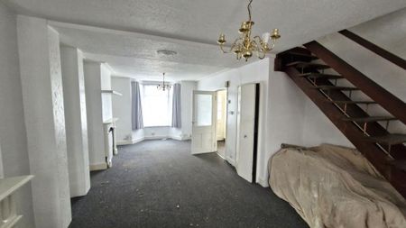 2 bedroom terraced house to rent - Photo 2