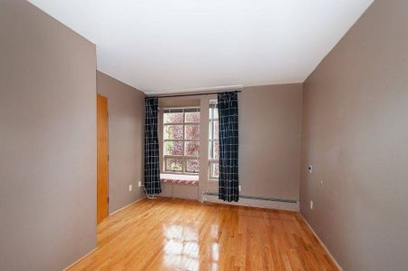 Available December 1st - Spacious 3 Bedroom Home in Kerrisdale - Photo 4